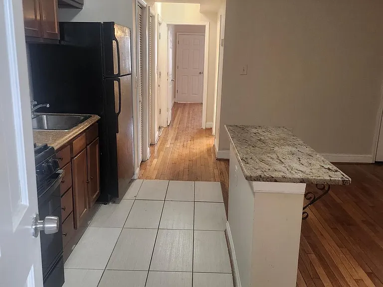 1601 E St NE — Photo 7