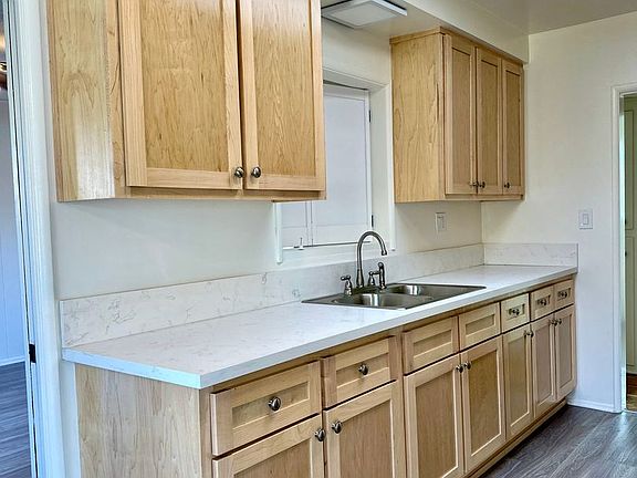 5th image of 2809 W Rosecrans Ave APT 1