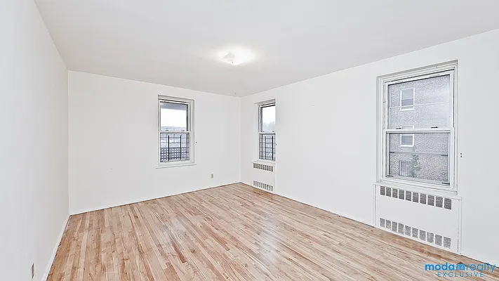 Rented by Moda Realty | media 21