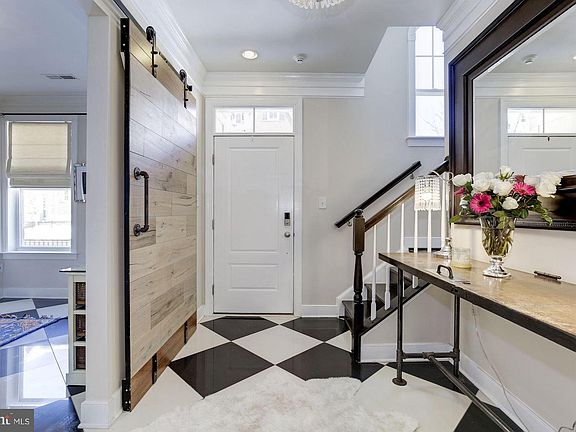 5th image of 623 Crown Park Ave