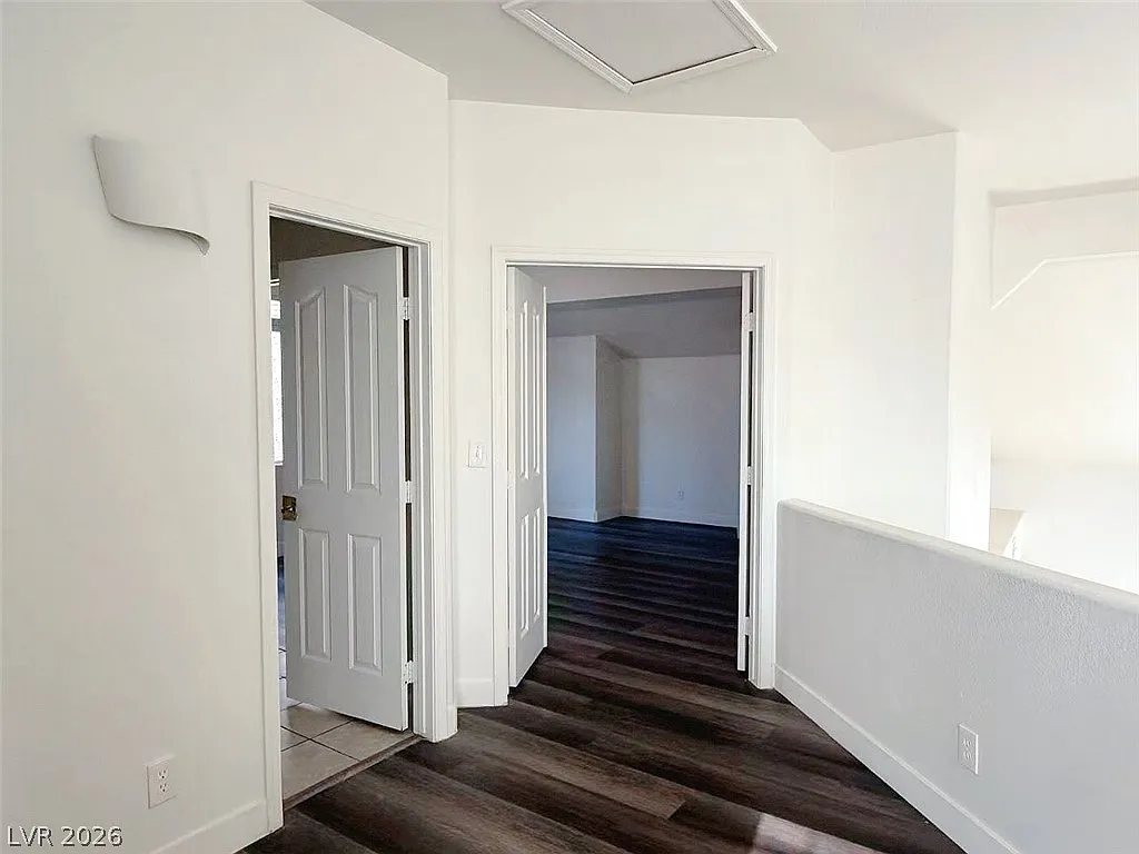 4 bed, 2.5 bath, 2449 sqft, $2,500 — Photo 2