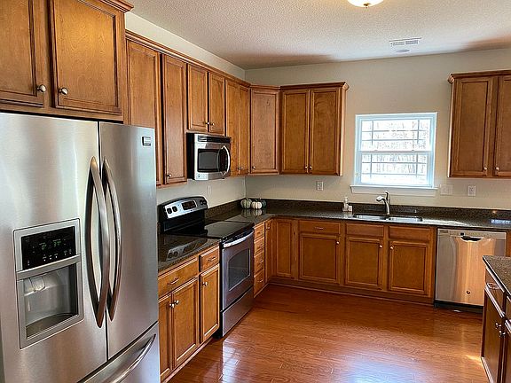 Spacious granite Kitchen