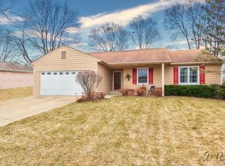 1612 N Leonard Ave, McHenry, IL 60050