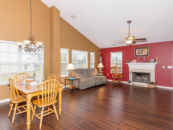 3rd image of 1374 Valdosta Pl