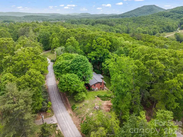 92 Greenwood Acres Dr, Mills River, NC 28759