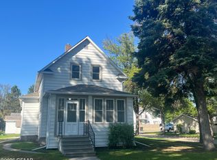 1521 N 3rd St, Grand Forks, ND 58203