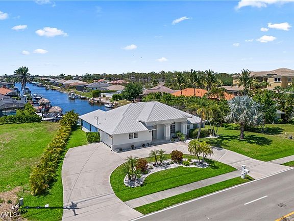 3rd image of 3828 Agualinda Blvd