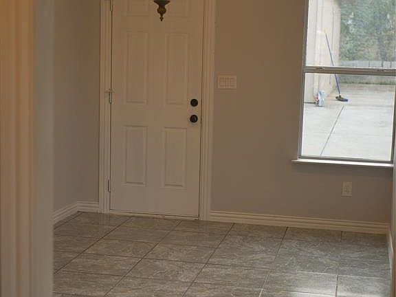 5th image of 5732 Estes Ave