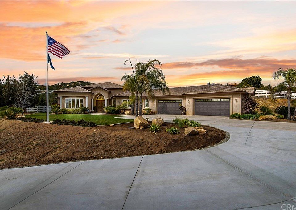 1st image of 37405 Calle De Lobo