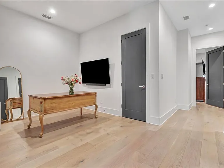 580 Heatherden Ave — Photo 23