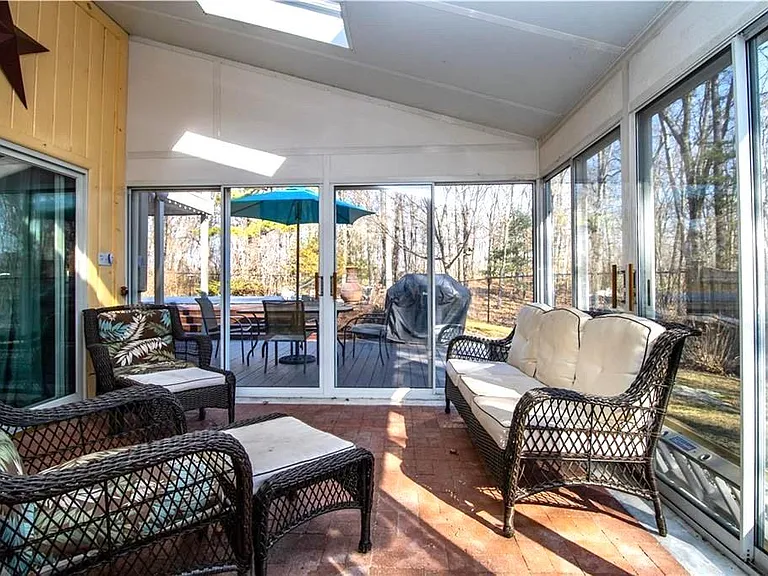 66 Newcastle Dr — Photo 13
