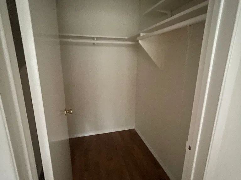 1560 N Laurel Ave — Photo 10