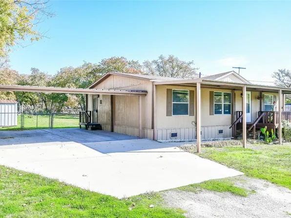 413 Daisy Dr, Granbury, TX 76049