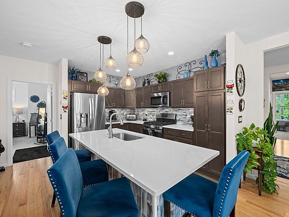 5th image of 21 Mariners Way #21