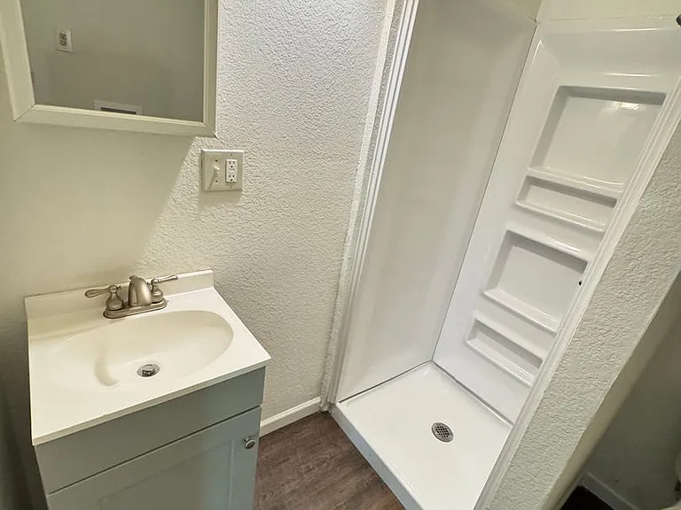 208 SW #B — Photo 8
