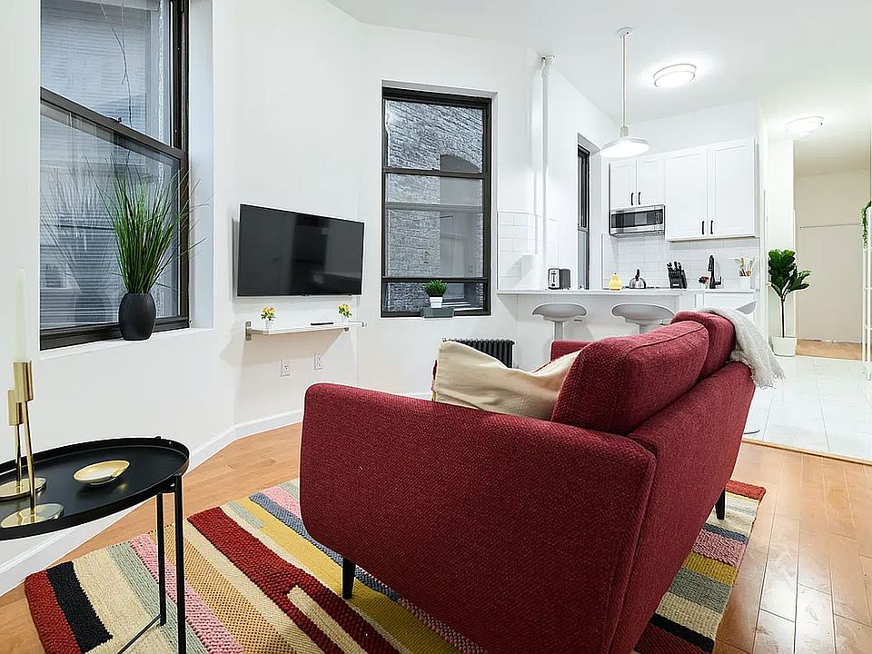 1st image of 323 W 42nd St #2
