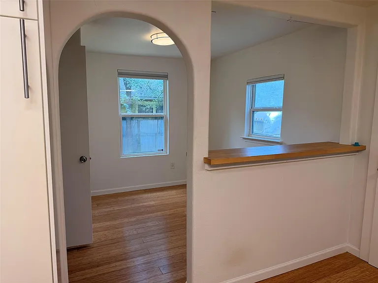 1182 Pandora St — Photo 2