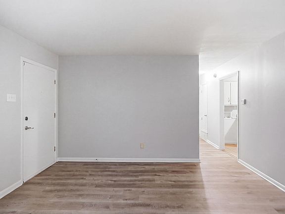 3rd image of 856 White Clover Ln