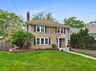 69 Auburn Rd, West Hartford, CT 06119