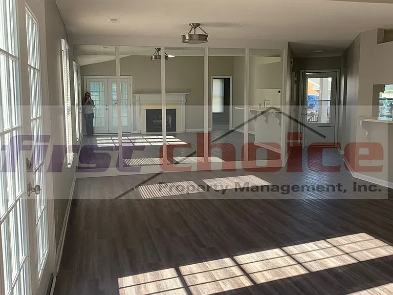 1750 Ridgefield Ct — Photo 5