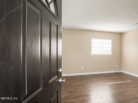 3rd image of 2246 COLLEGE Circle S