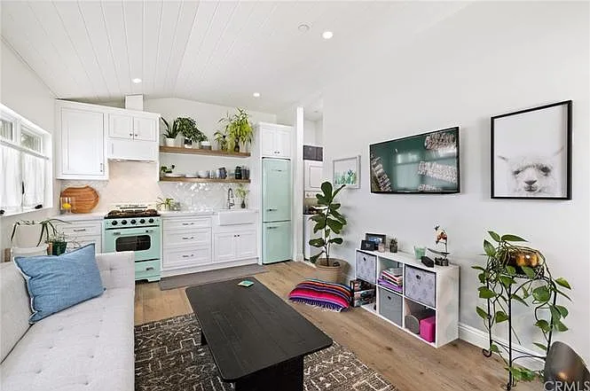 1 bed, 380 sqft, $3,350 — Photo 2