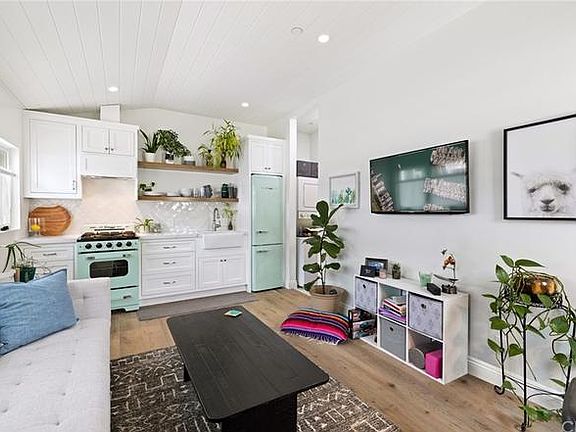 2nd image of 489 Jasmine St #2