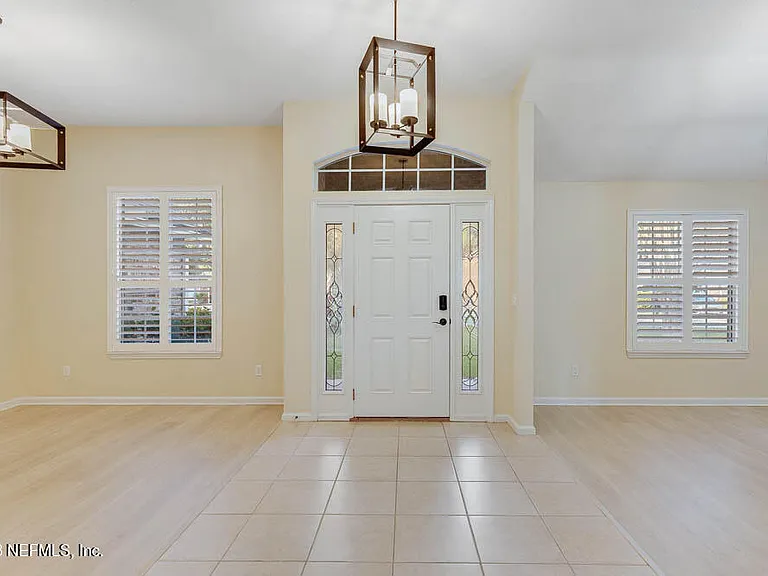 813 W American Eagle Dr — Photo 4