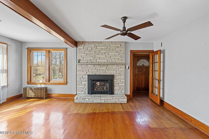 5th image of 54 Spring Road