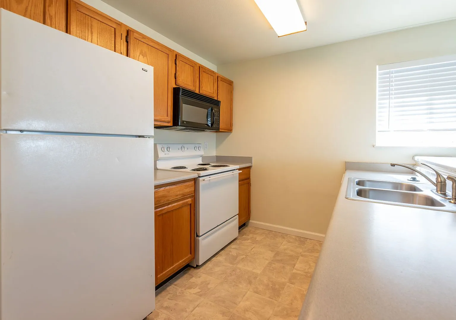 Highline Pointe Apts. — Photo 1