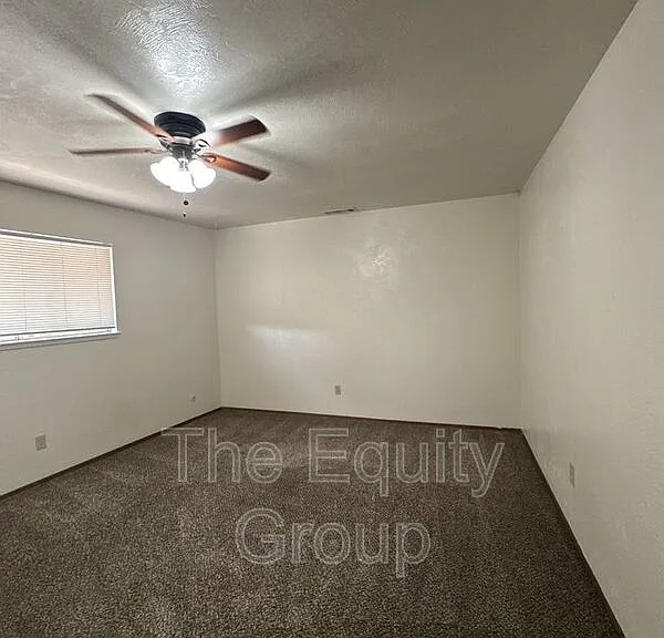 733 S County Center Dr #H — Photo 11