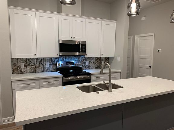 5th image of 4450 W Brown Ave