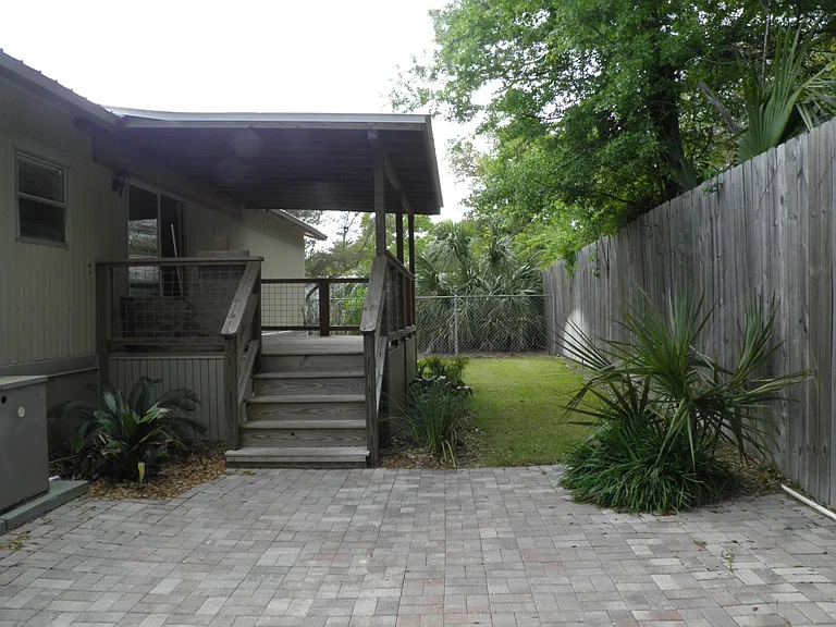 810 Gibson Rd — Photo 32