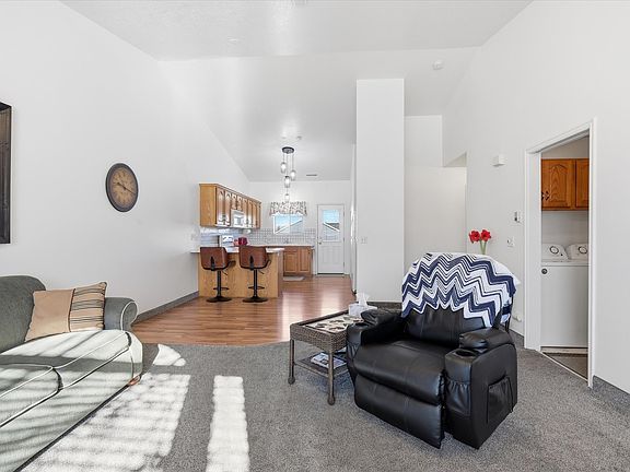 4th image of 55 Mountain View Cir