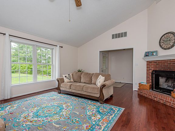 4th image of 5601 Whitehouse Dr