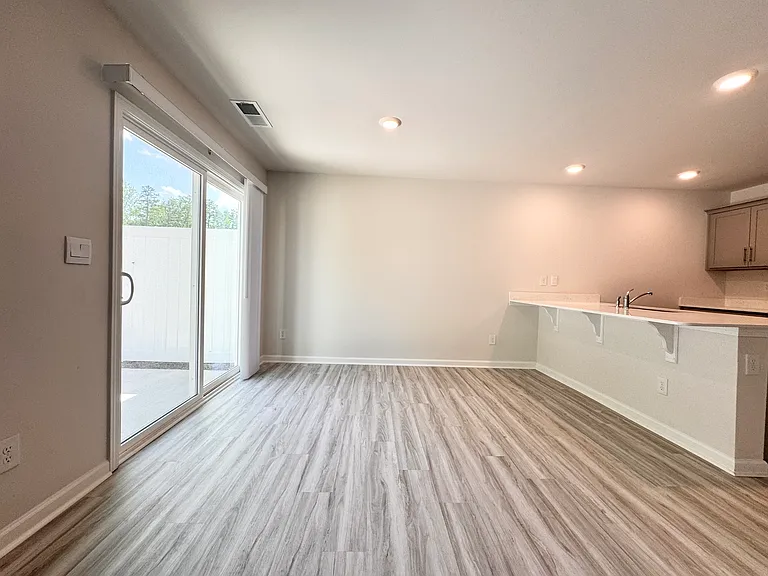 5124 Hyrule Dr — Photo 8