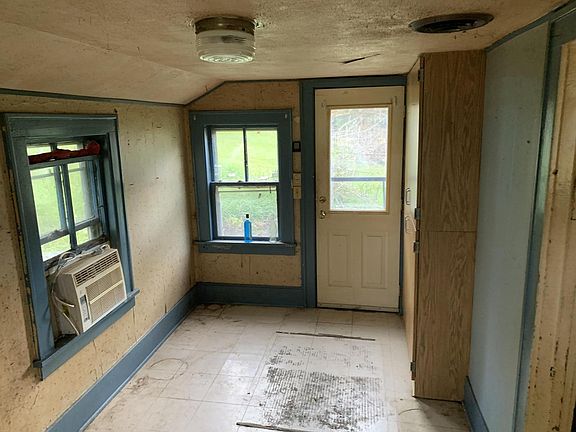 5th image of N76W28065 Center Oak ROAD
