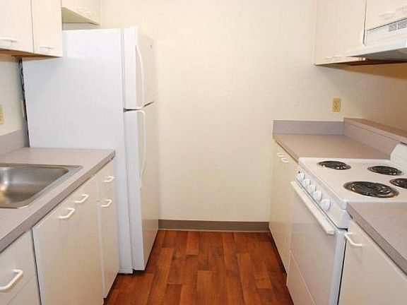 4th image of 3015 N Pearl St