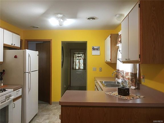 5th image of 443 University Ave