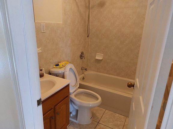 4th image of 1038 E 217th St Floor 2