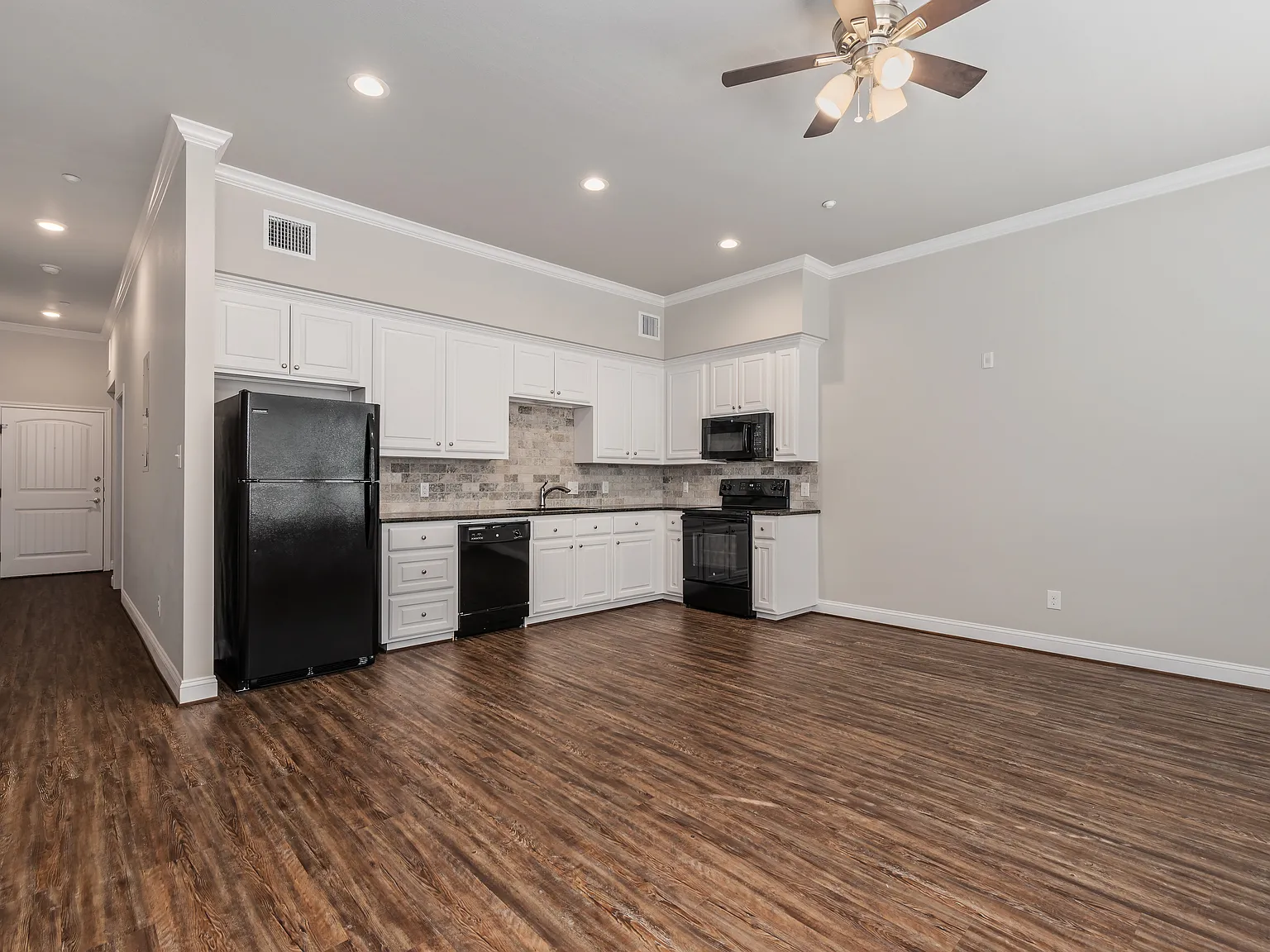 1 bed, 640 sqft, $1,195 — Photo 1