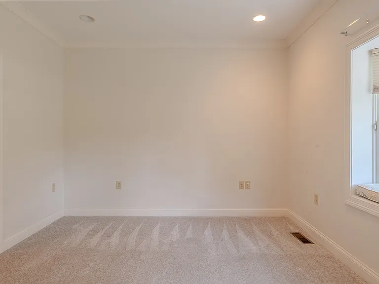8196 Course View Dr — Photo 16