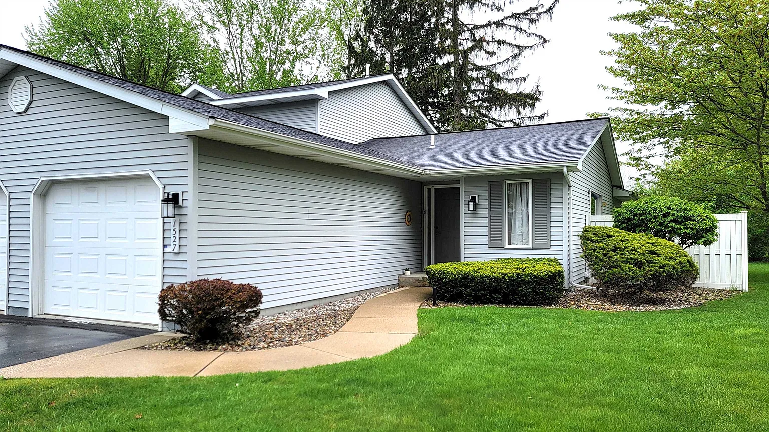 1527 Pheasant Ridge Dr photo 1
