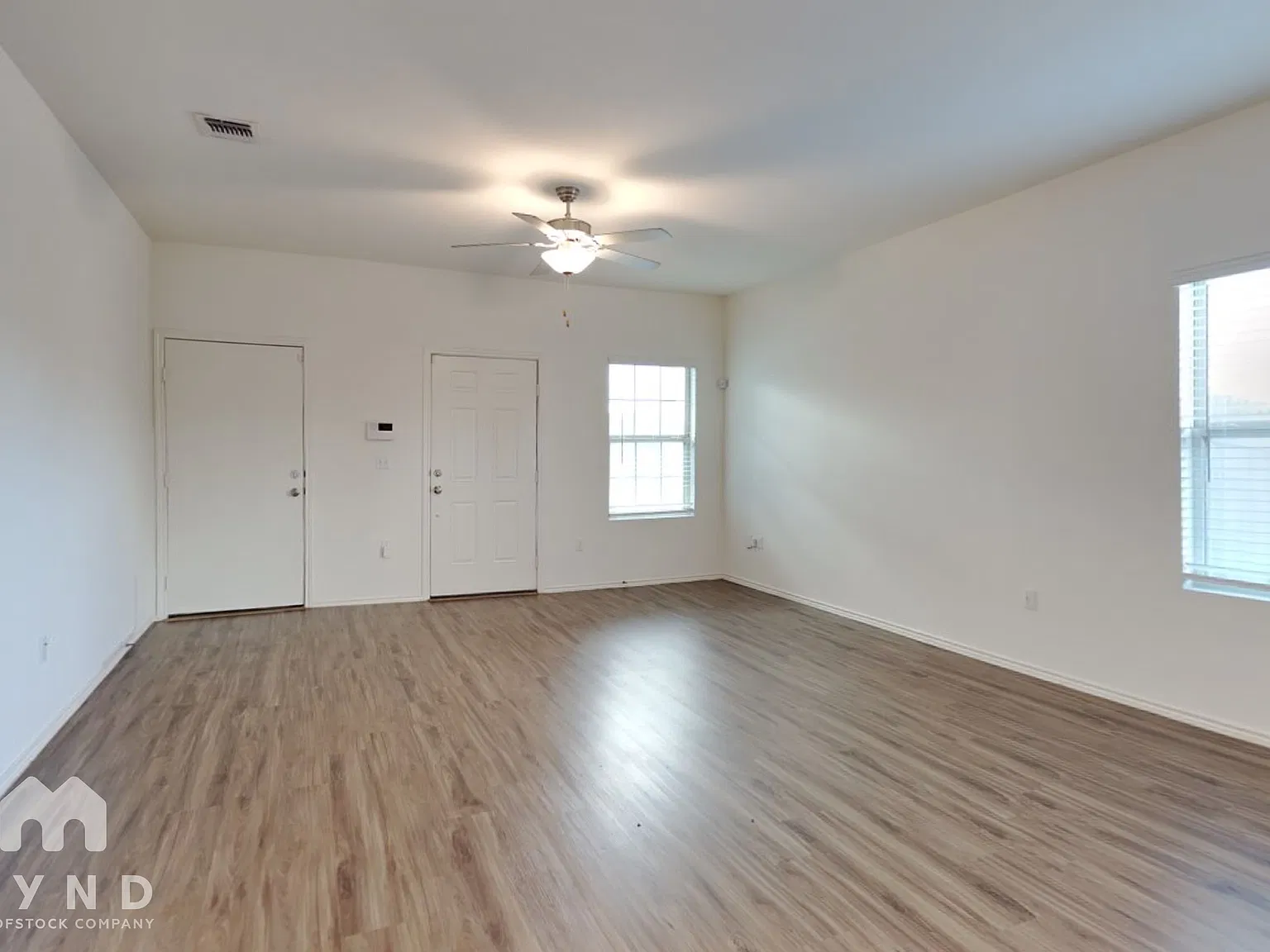 3 bed, 2.0 bath, 1626 sqft, $2,035 — Photo 2