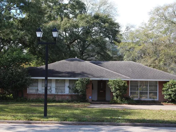2108 Chimney Rock Rd, Houston, TX 77056