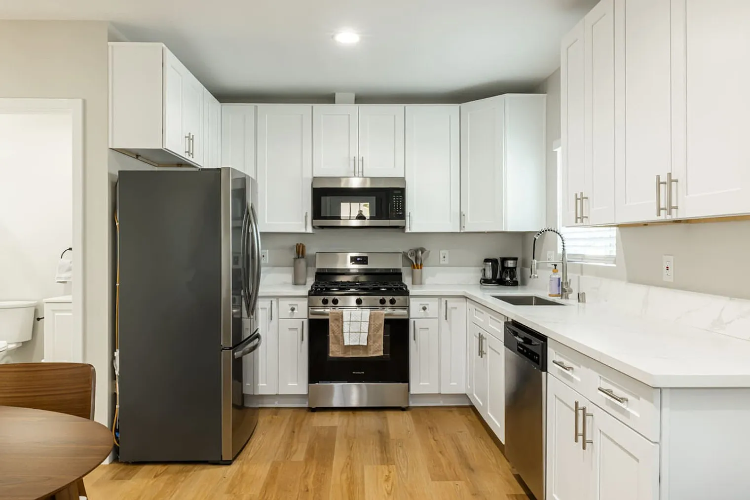 1 bed, 1.0 bath, $4,176 — Photo 4