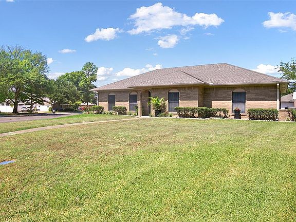 3rd image of 1801 Eastgate Dr