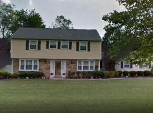 38 Manchester Ln, Stony Brook, NY 11790