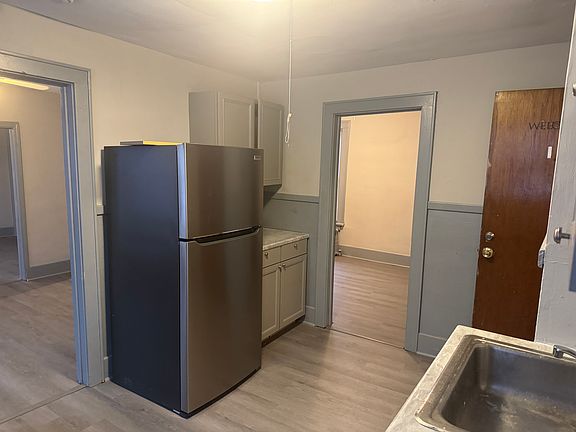 3rd image of 910 Oliver St APT 2