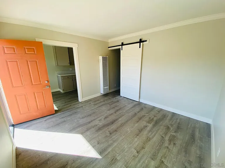 297 S Mollison Ave — Photo 2